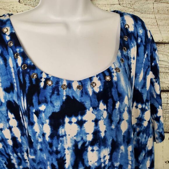 Cato Woman Plus 26/28W Blue Tie Dye Sharkbite Hem Top Beaded Neckline - Picture 4 of 8